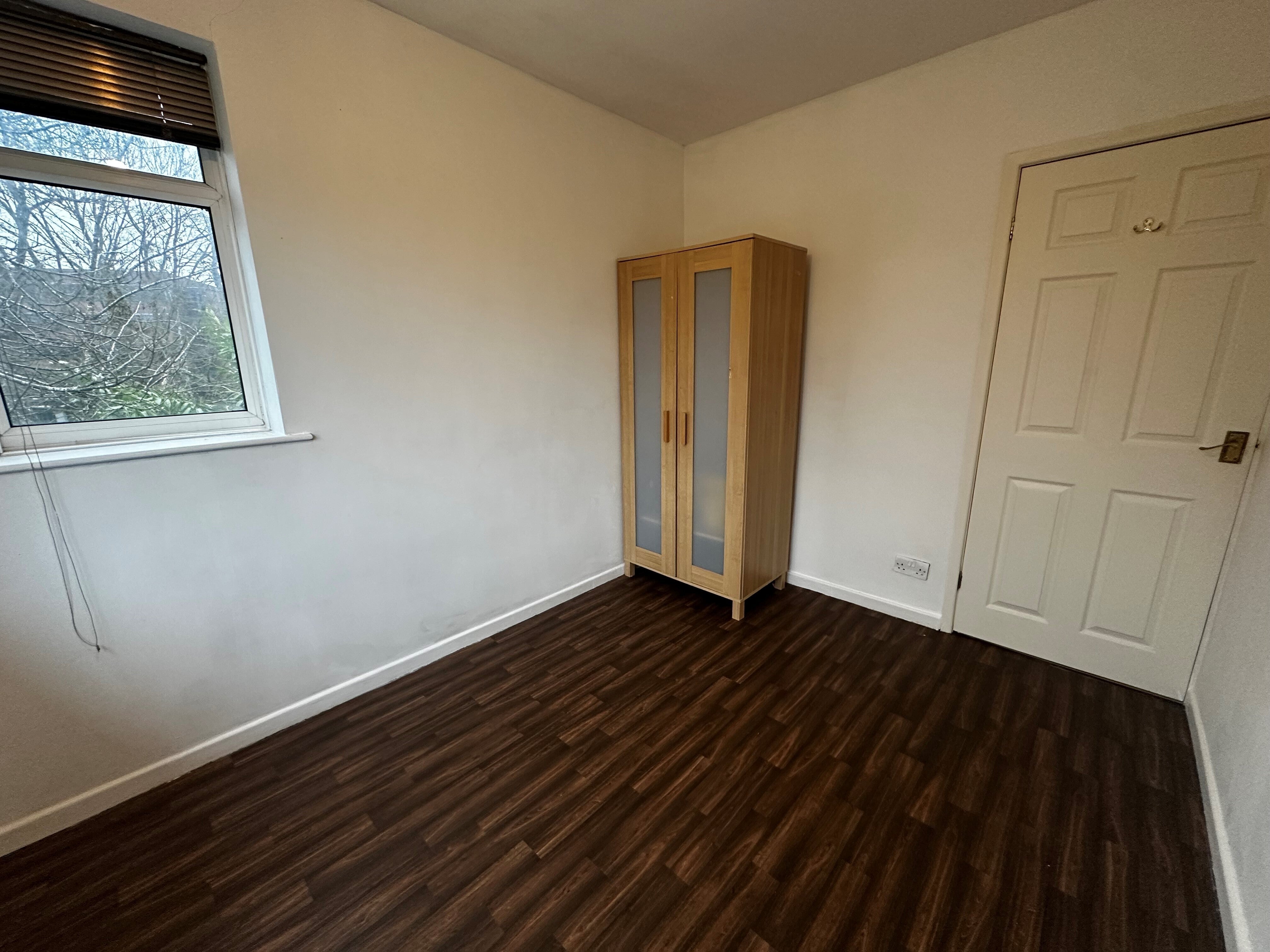 Flat Brooklands Crescent in Trafford