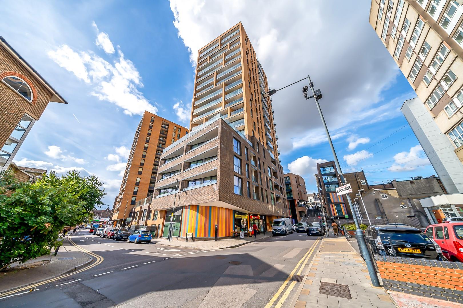 Flat Curtis Lane in Greater London