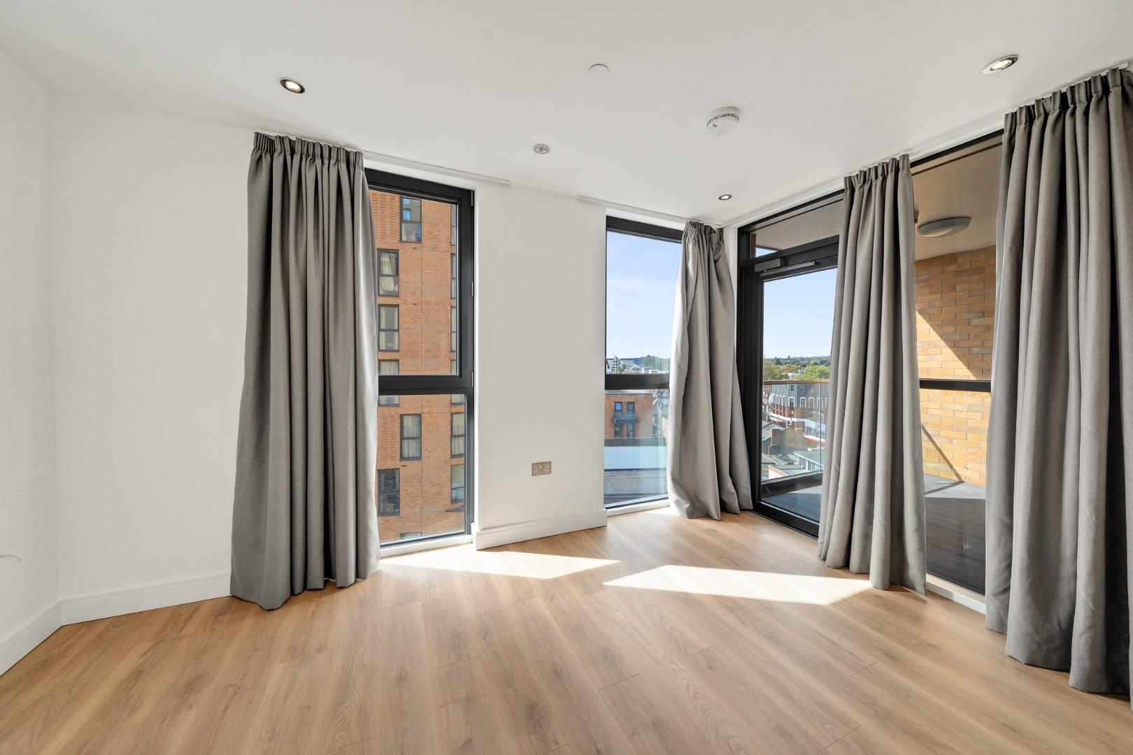 Flat Curtis Lane in Greater London