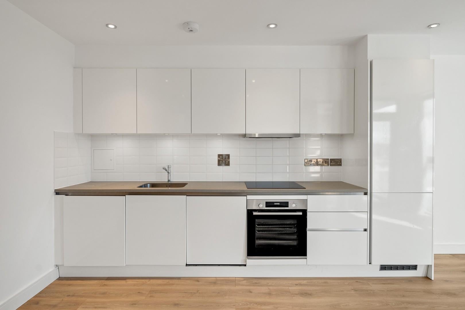 Flat Curtis Lane in Greater London