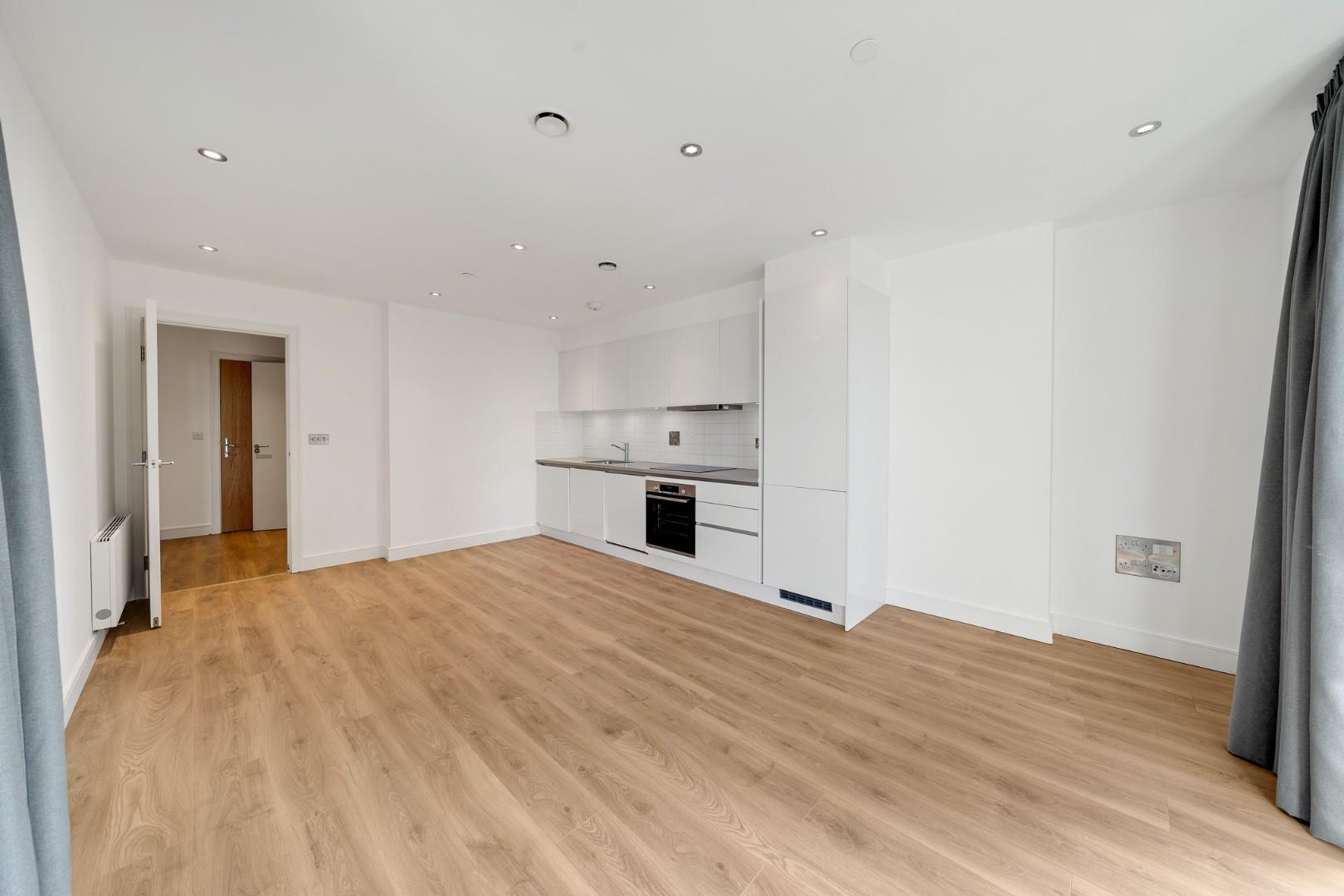 Flat Curtis Lane in Greater London