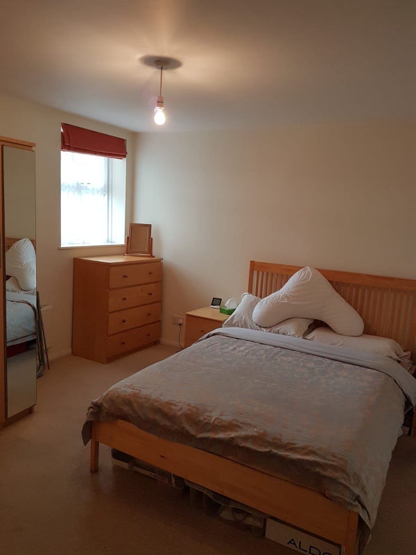 Flat Edison Drive in Greater London
