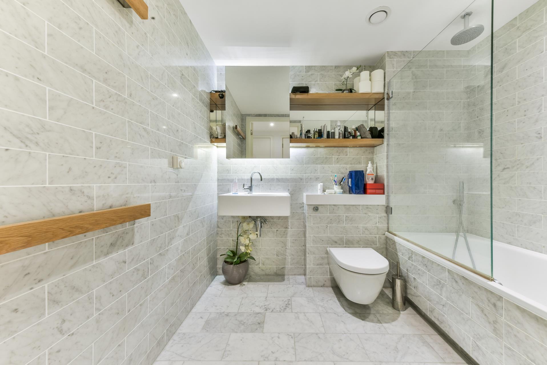 Flat Cobblestone Square in Greater London