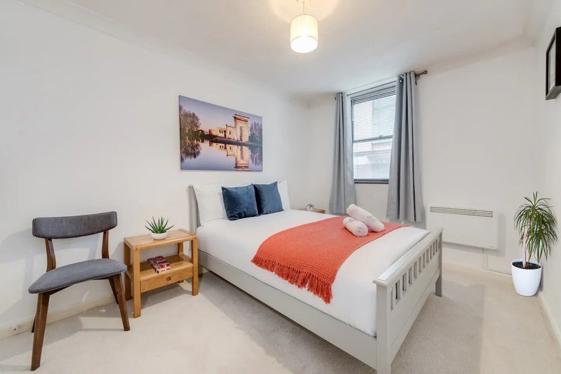 Flat Bartholomew Close in City of London
