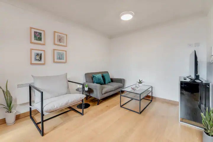 Flat Bartholomew Close in City of London
