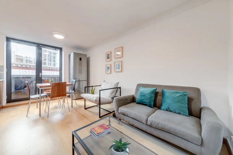 Flat Bartholomew Close in City of London