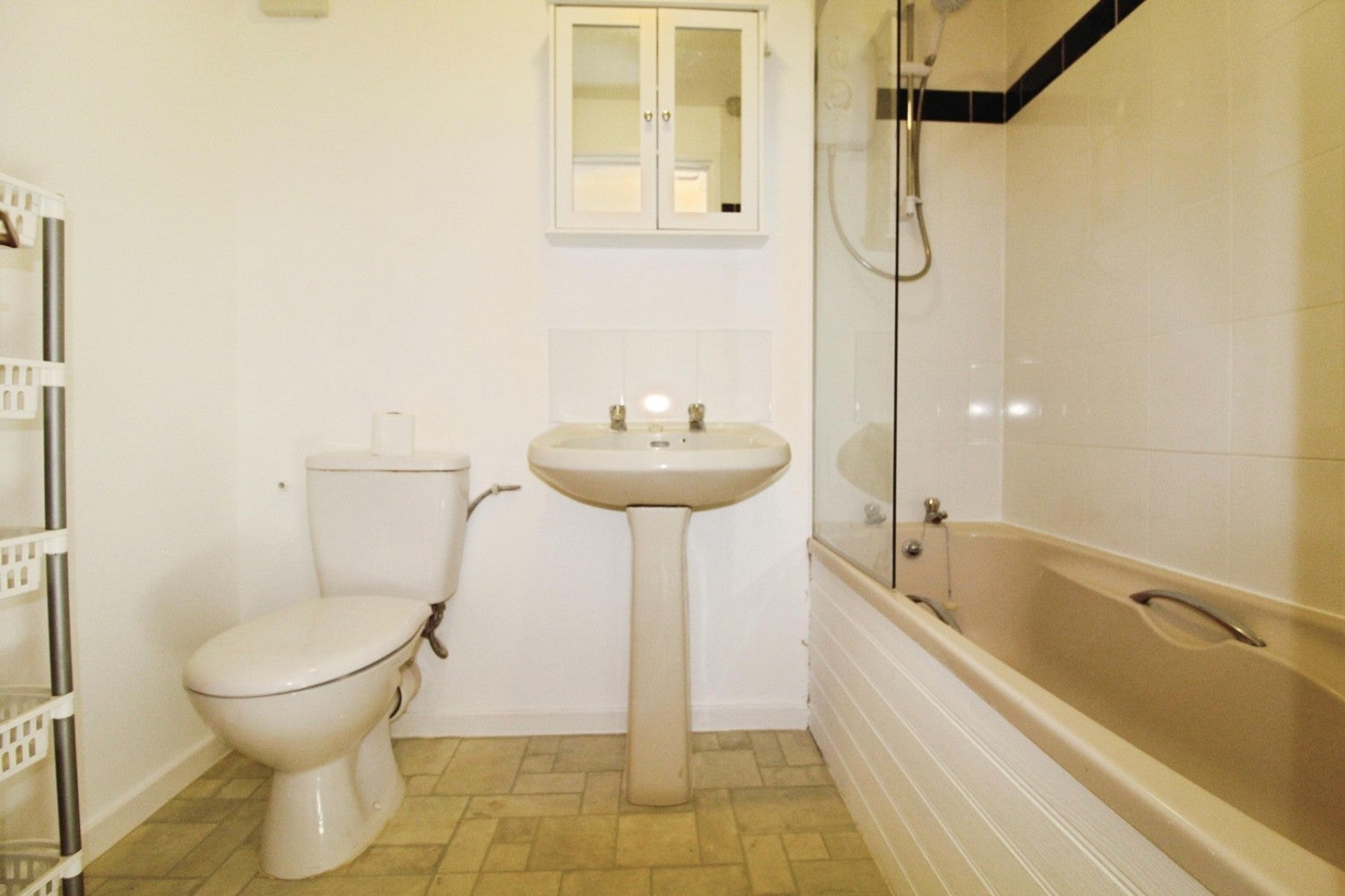 Flat Eleanor Way in Waltham Cross