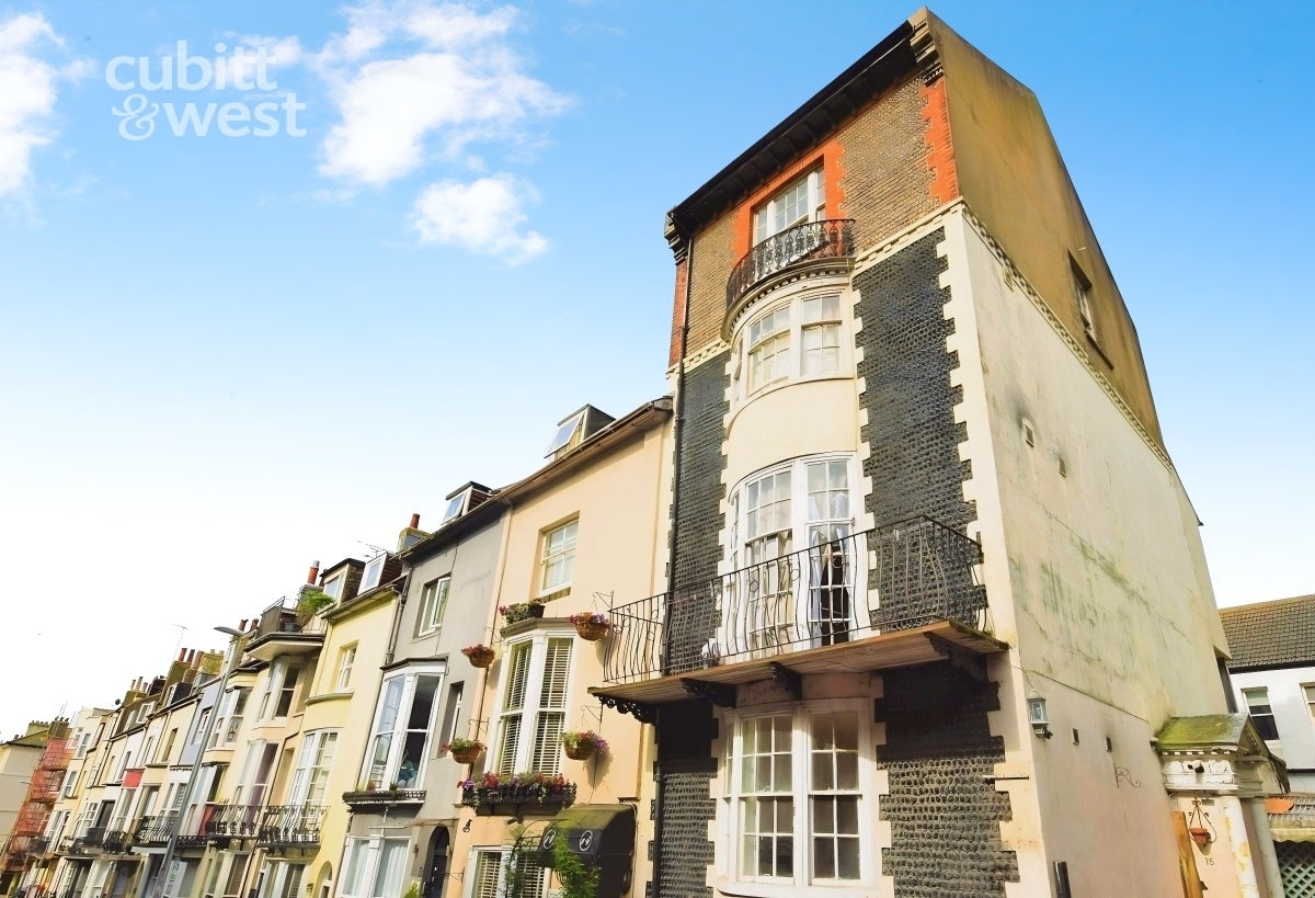 Flat High Street in Folkestone and Hythe District