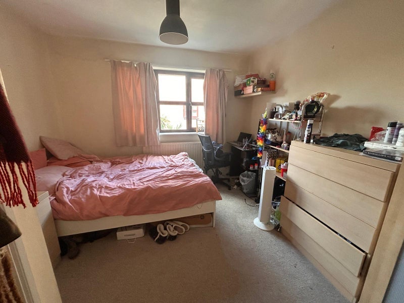Room Bartlett Close in Greater London