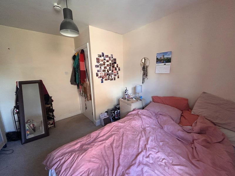 Room Bartlett Close in Greater London