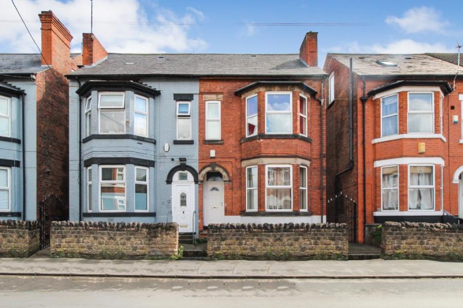 Room Kimbolton Avenue in Nottingham