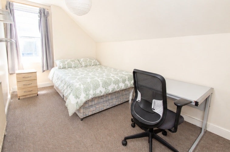 Room Kimbolton Avenue in Nottingham