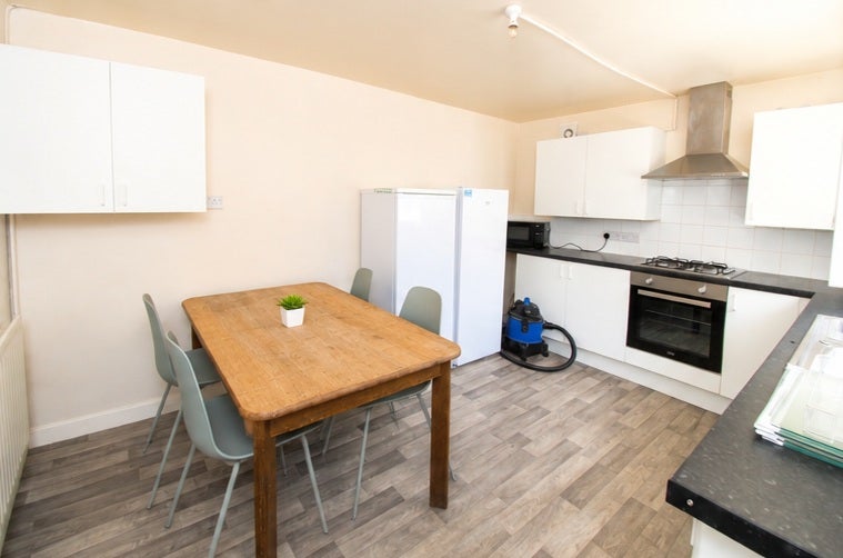 Room Kimbolton Avenue in Nottingham