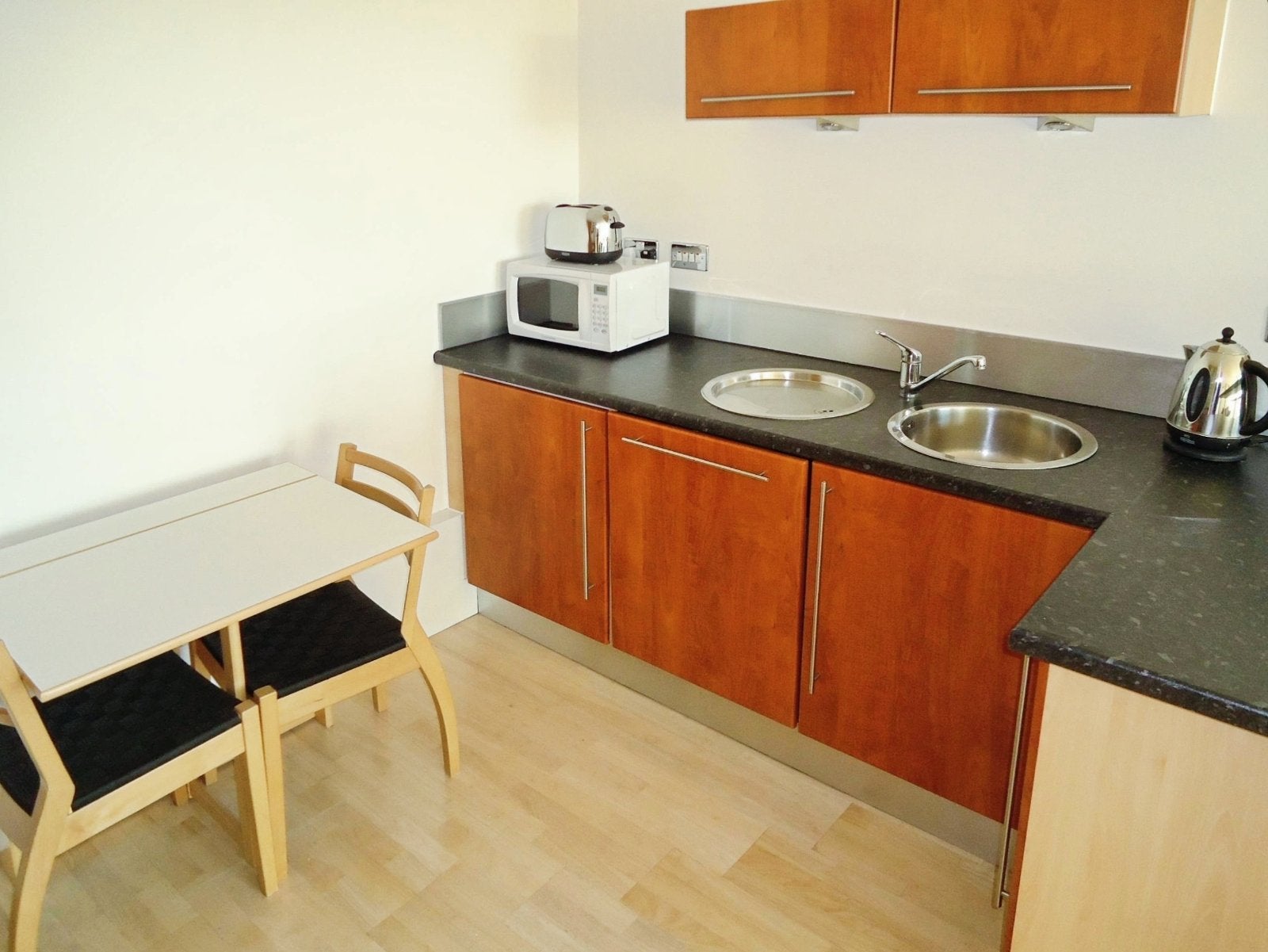 Room Gotts Road in Leeds