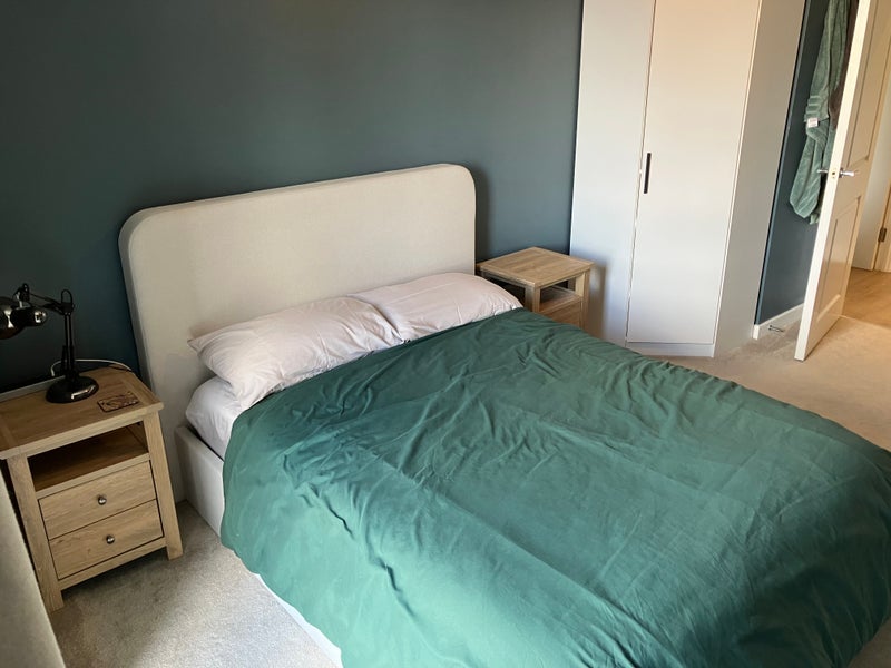 Room Hainault Road in Greater London