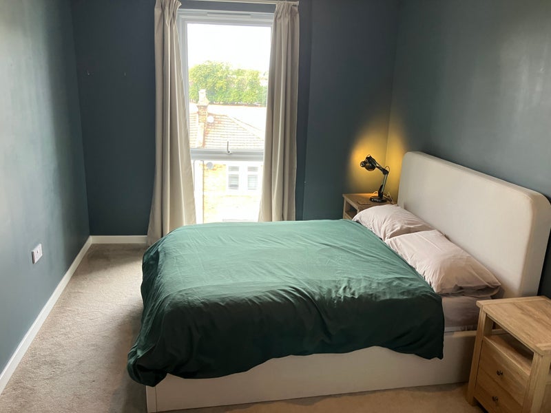 Room Hainault Road in Greater London