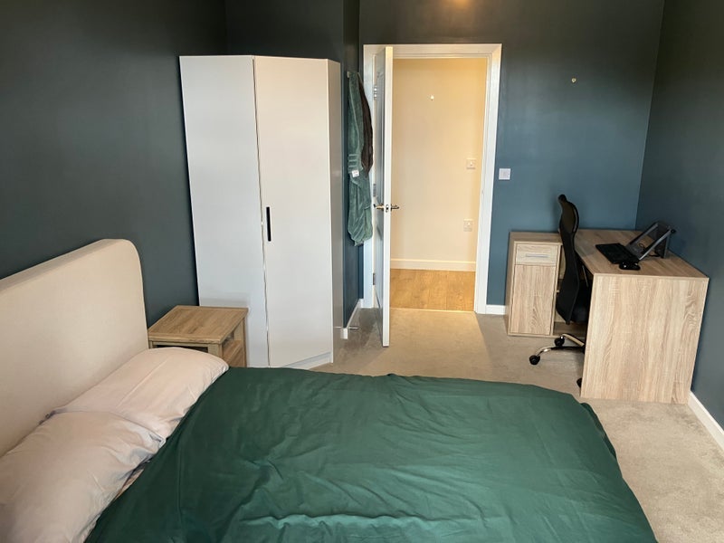 Room Hainault Road in Greater London