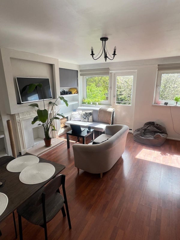 Room Alma Street in Greater London