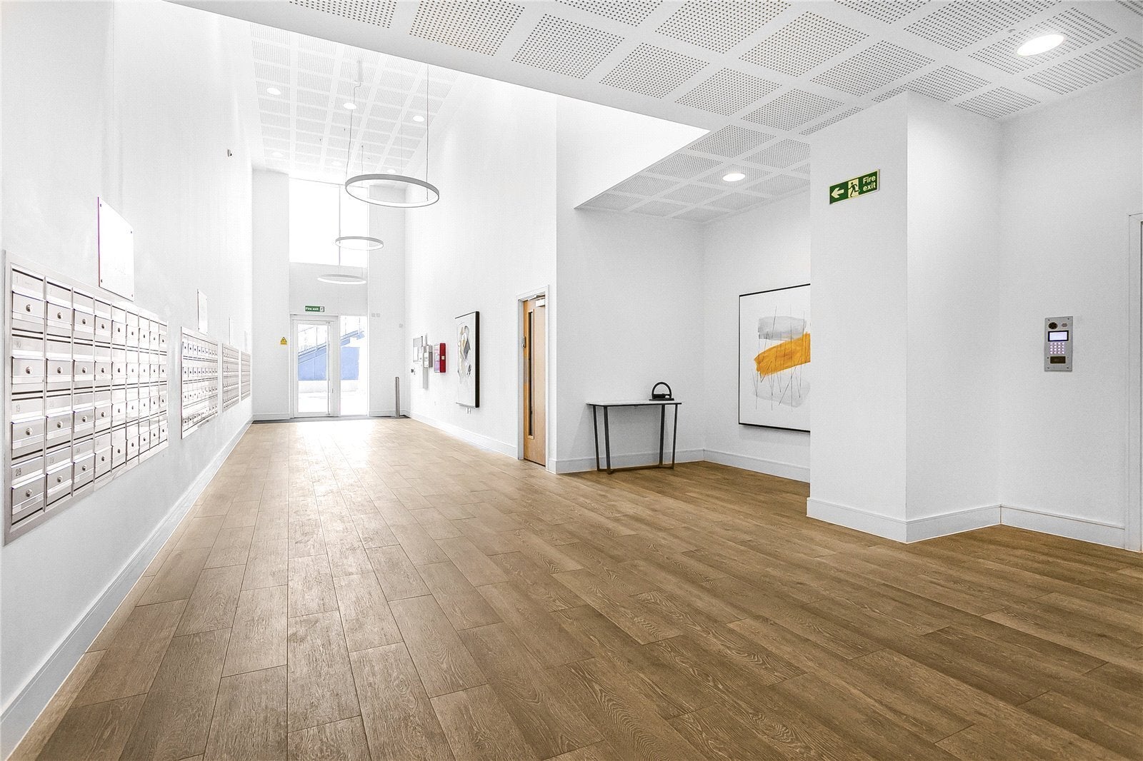 Flat Healum Avenue in Greater London