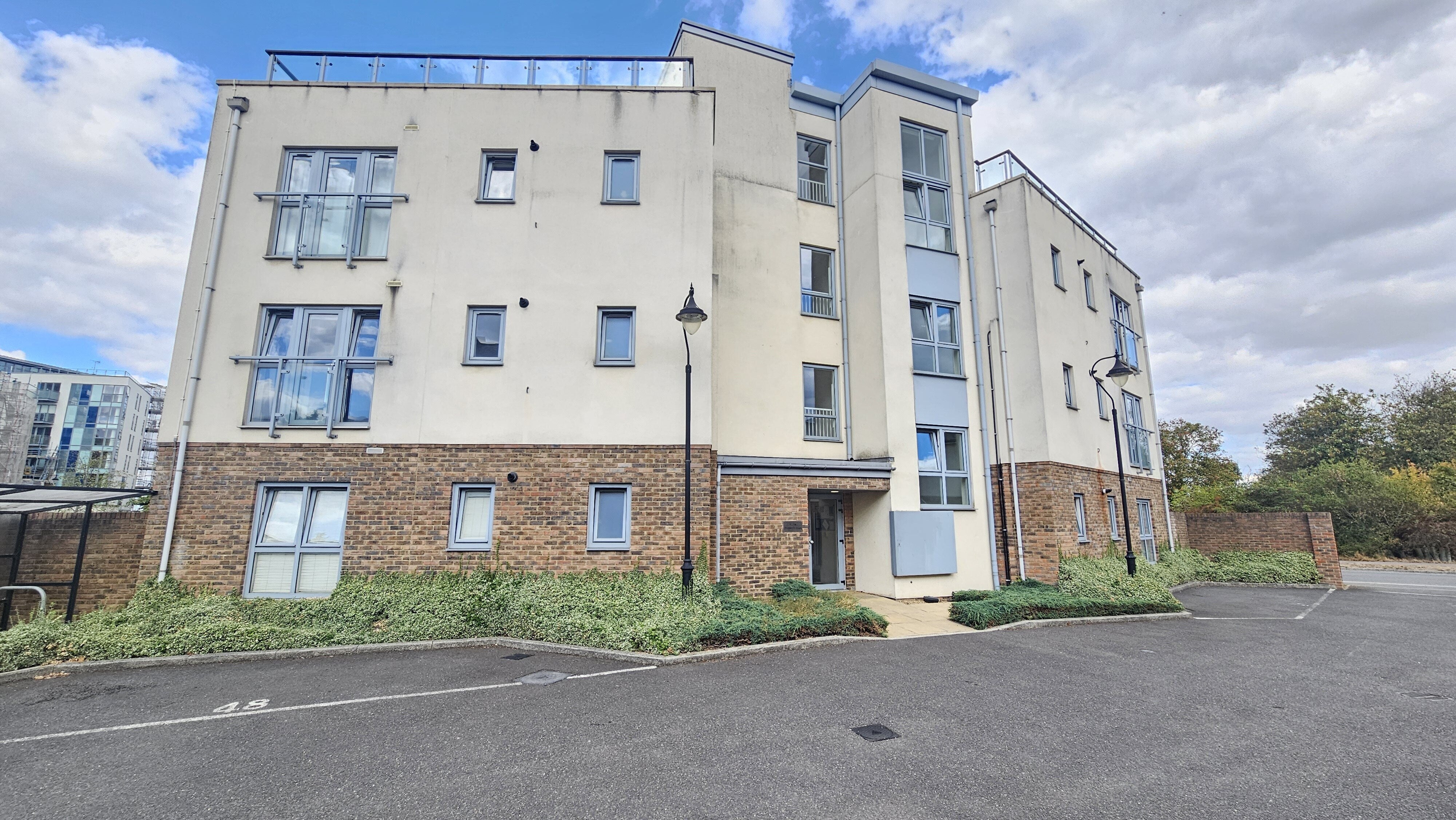Flat Ingress Park Avenue in Dartford