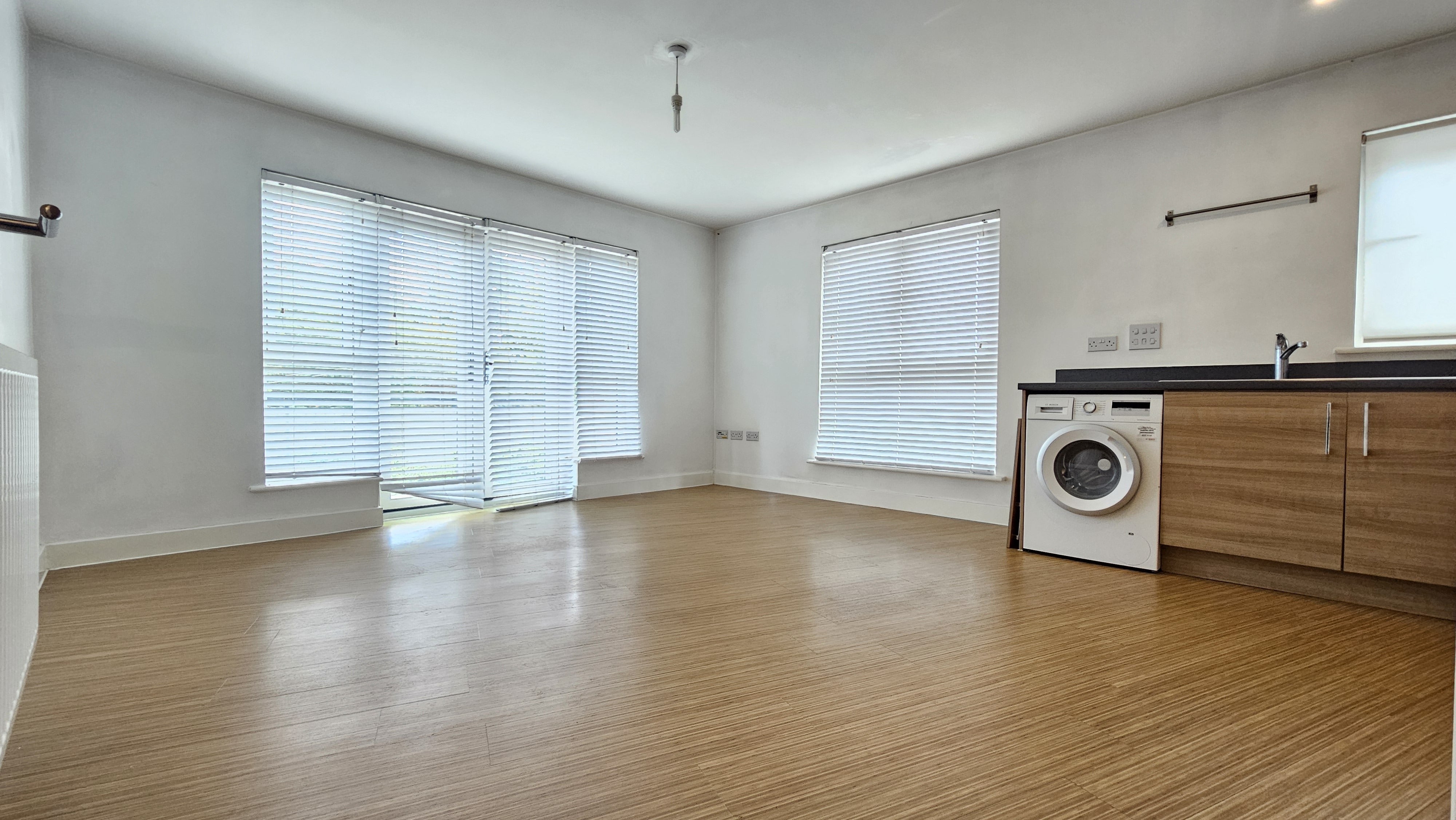 Flat Ingress Park Avenue in Dartford