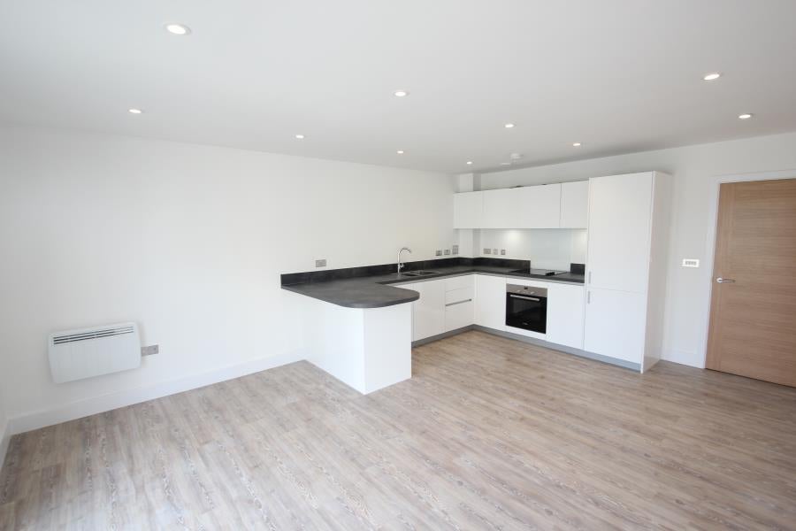 Flat Sycamore Avenue in Woking