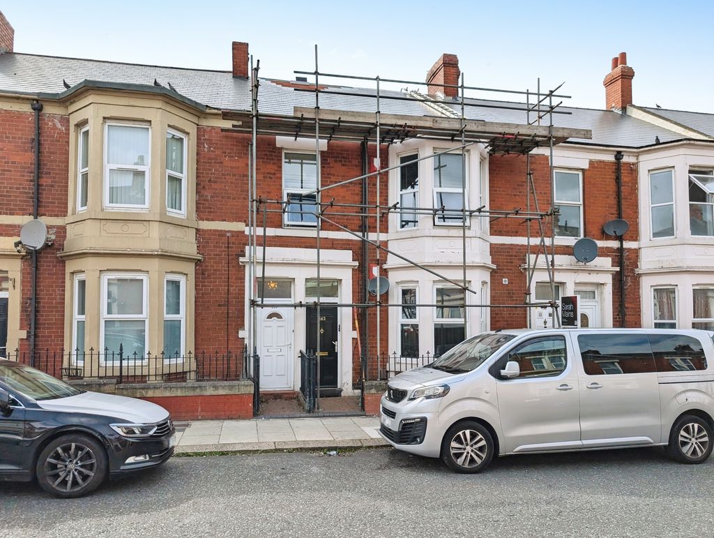 Flat Wingrove Avenue in Newcastle upon Tyne
