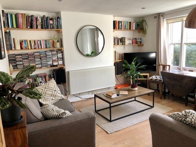 Flat Courthill Road in Greater London