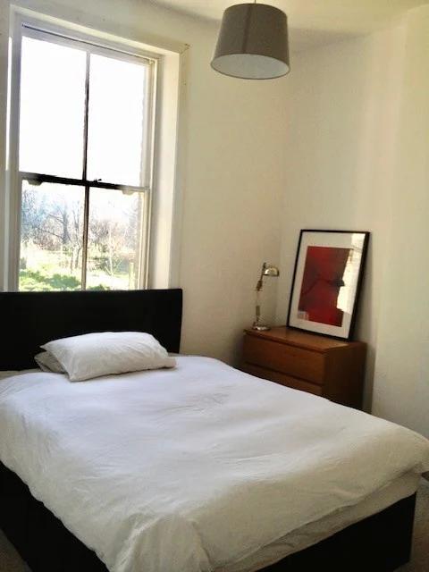Flat Courthill Road in Greater London