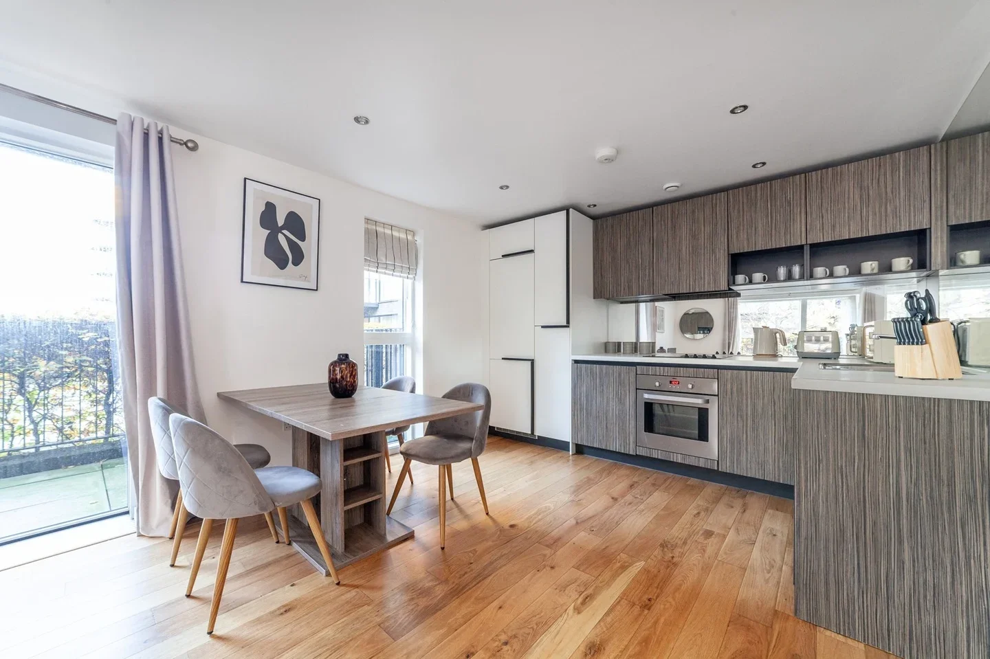 Flat Rossett Way in Greater London