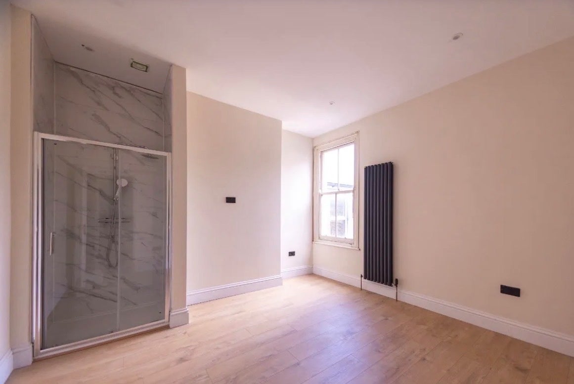 Flat Romford Road in Greater London