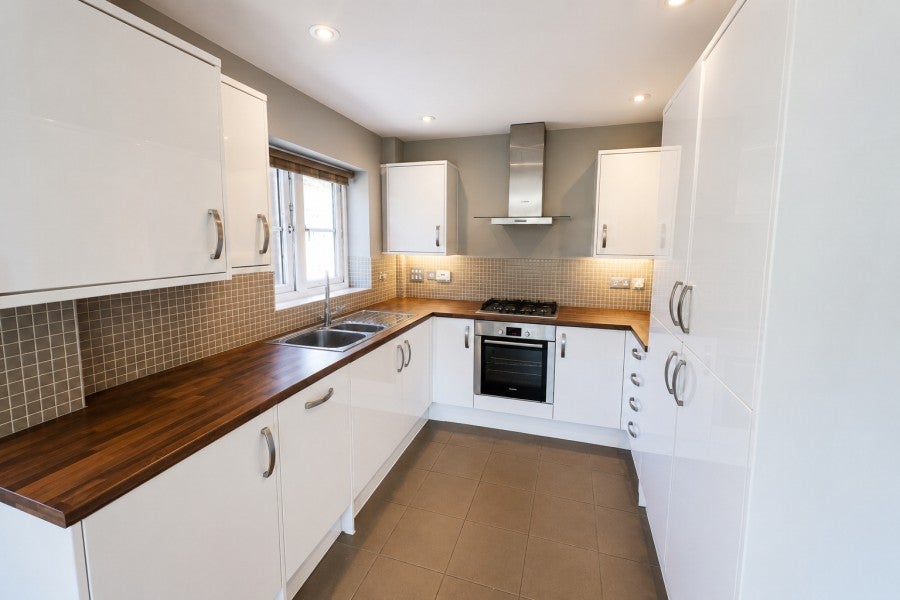 Flat Woodbridge Road in Guildford