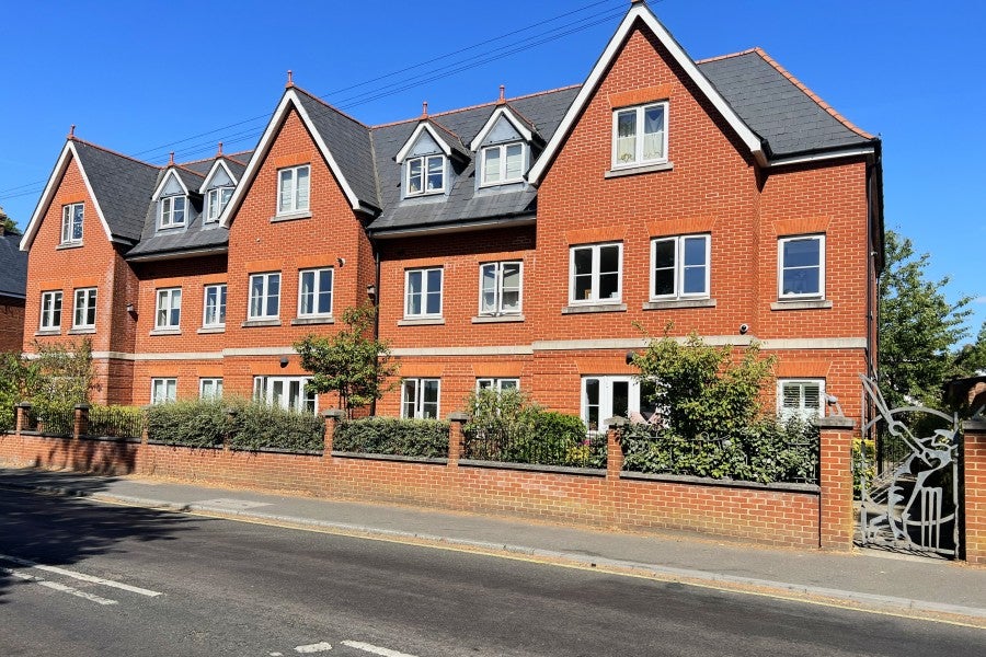 Flat Woodbridge Road in Guildford
