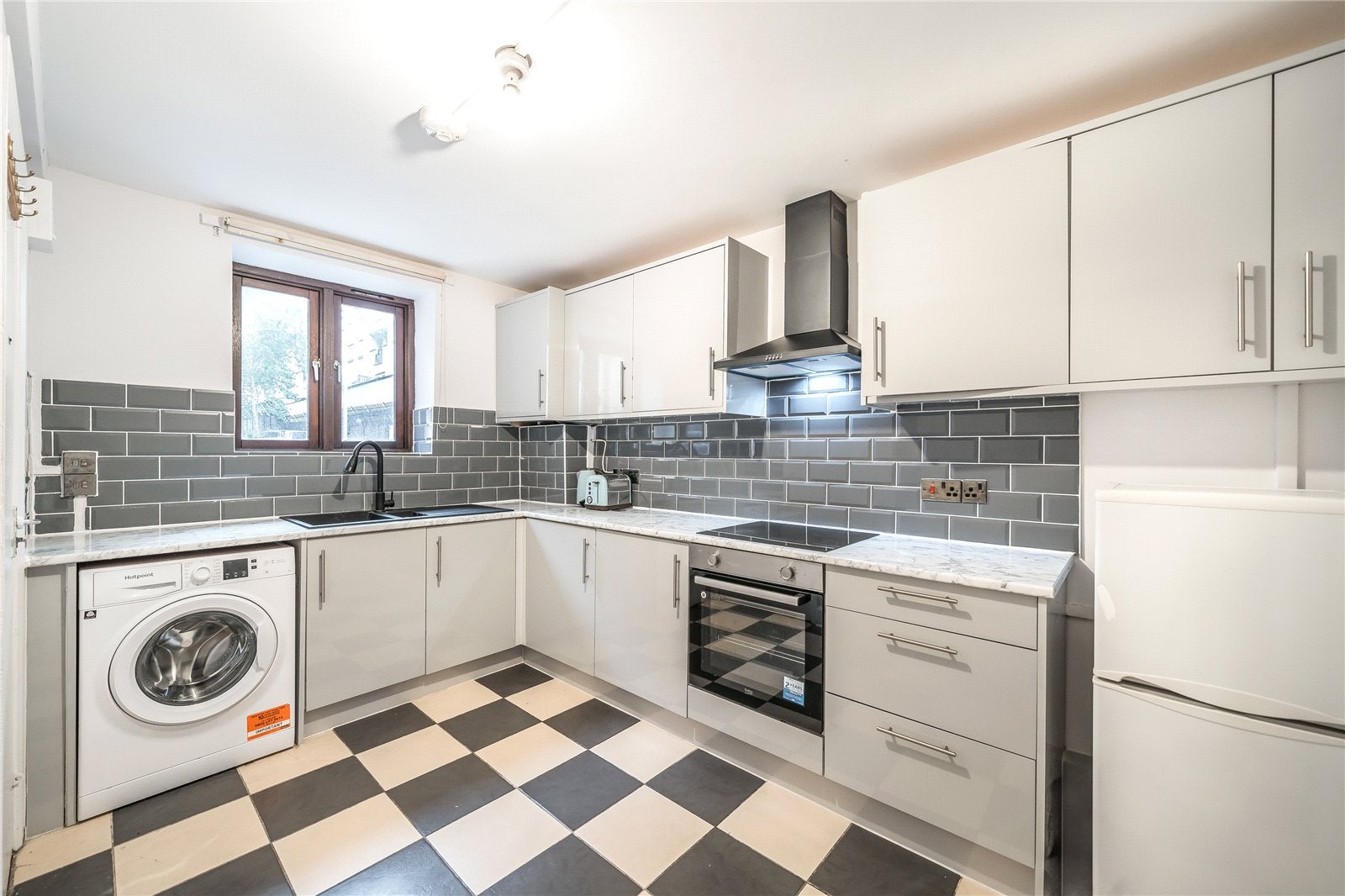 Flat Kintyre Court in Greater London