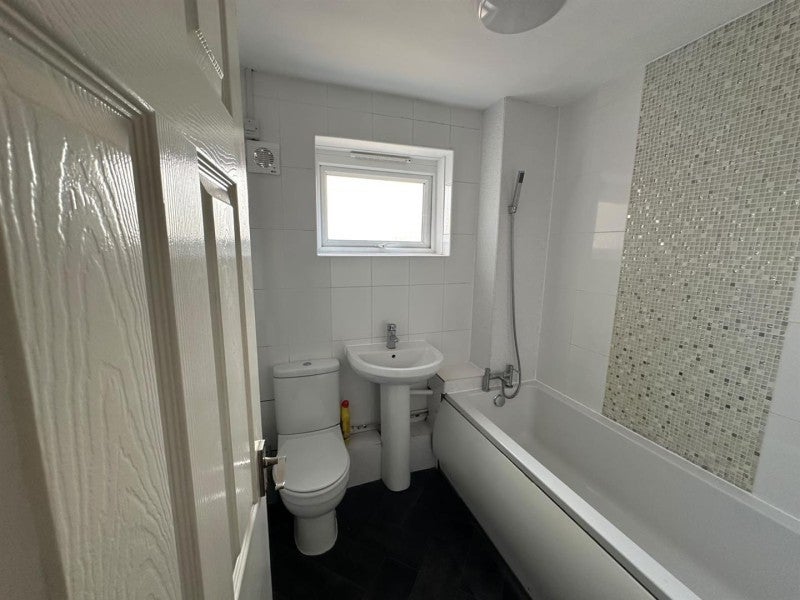 Flat Belvoir Way in Peterborough