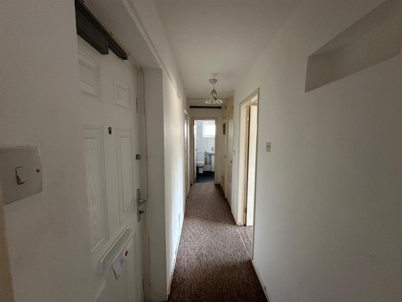 Flat Belvoir Way in Peterborough