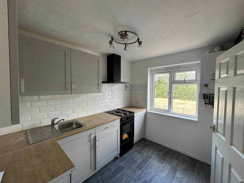Flat Belvoir Way in Peterborough