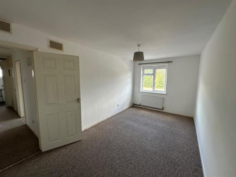 Flat Belvoir Way in Peterborough