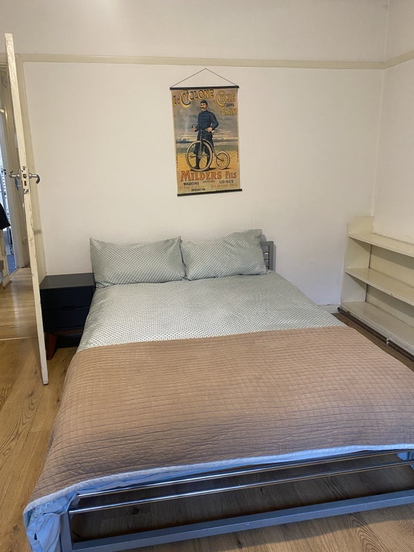 Room Thornton Avenue in Greater London