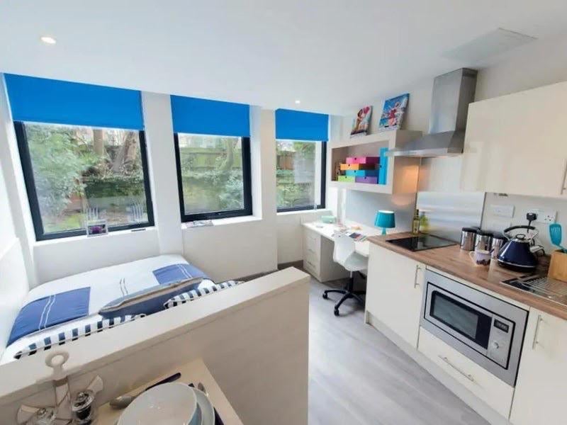 Room St Peters Road in Bournemouth