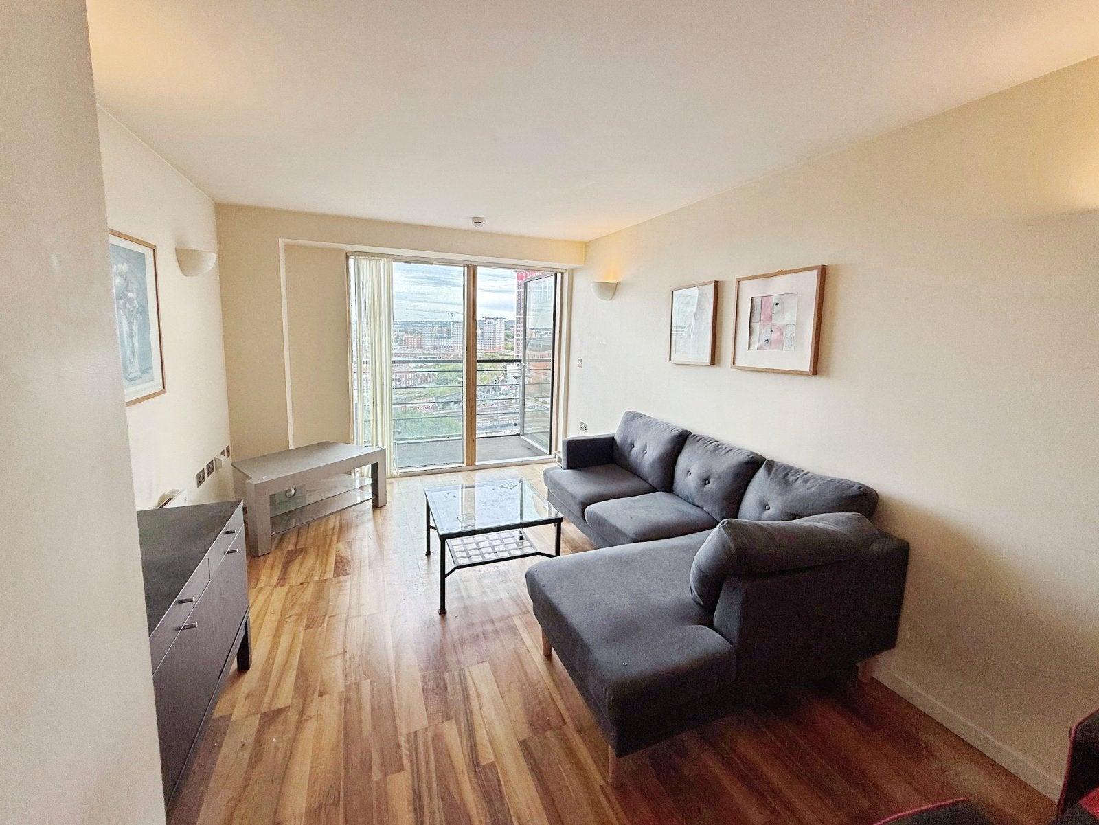 Flat Whitehall Riverside in Leeds