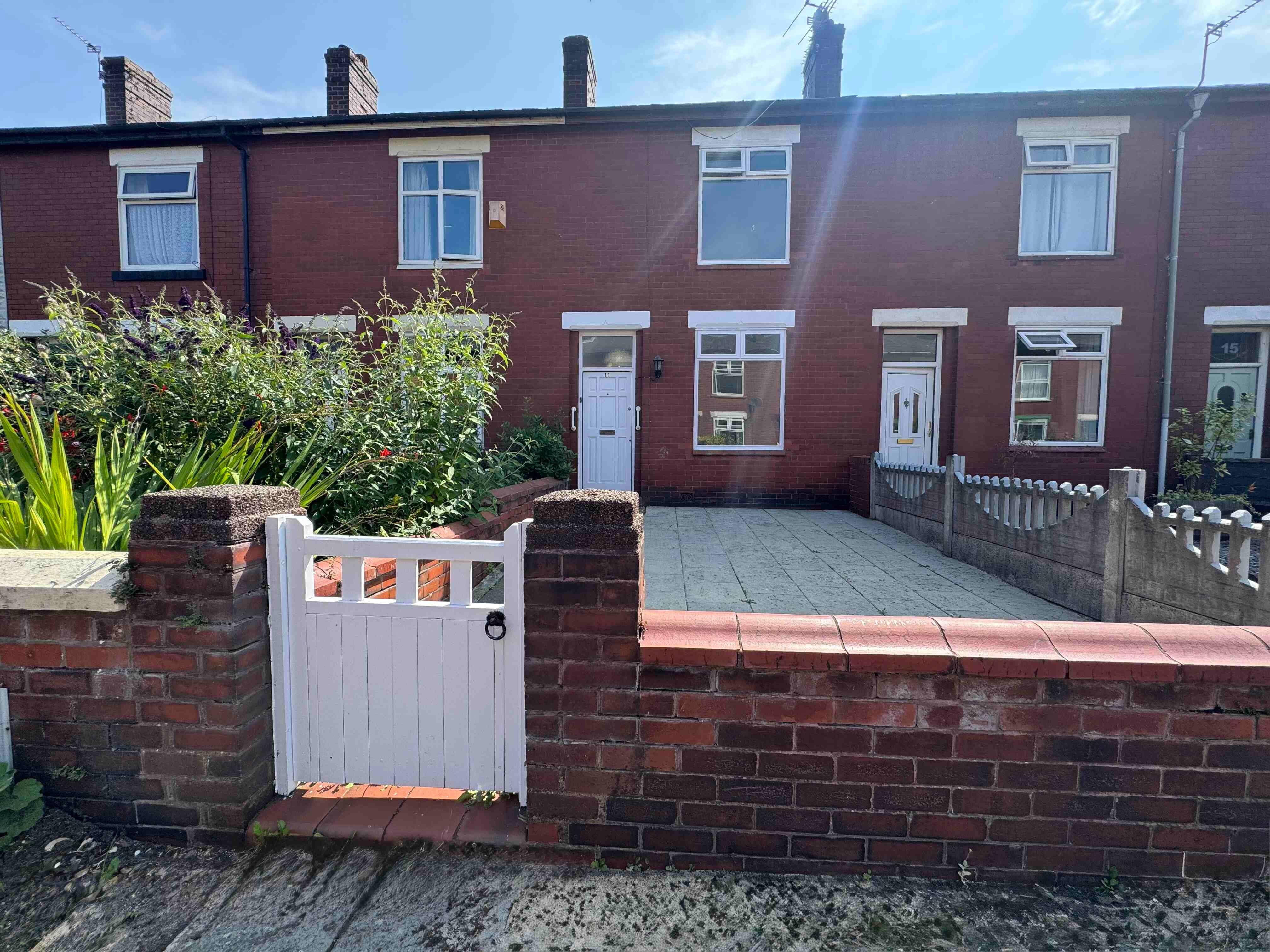 Flat Endsleigh Gardens in Leigh