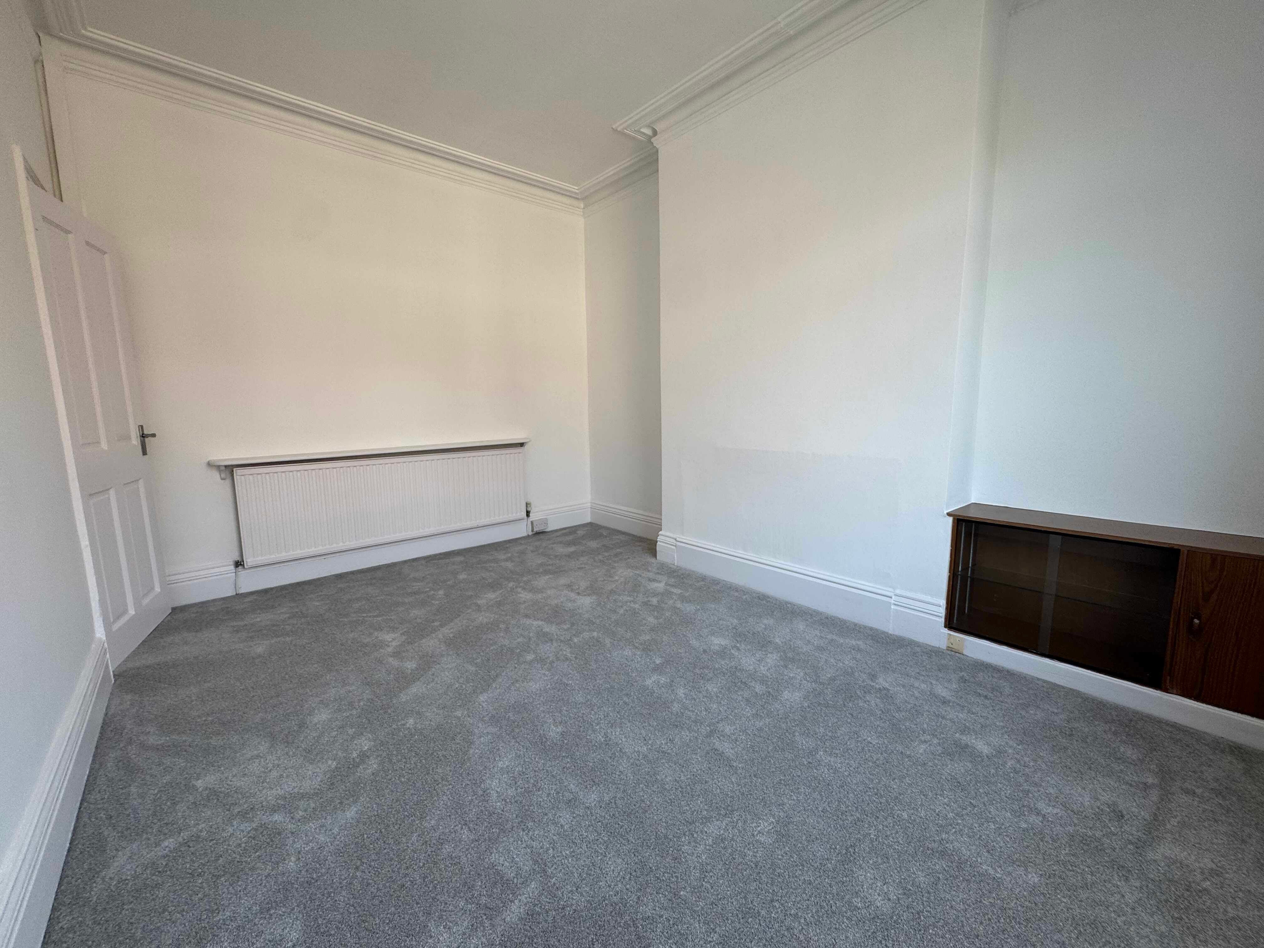 Flat Endsleigh Gardens in Leigh