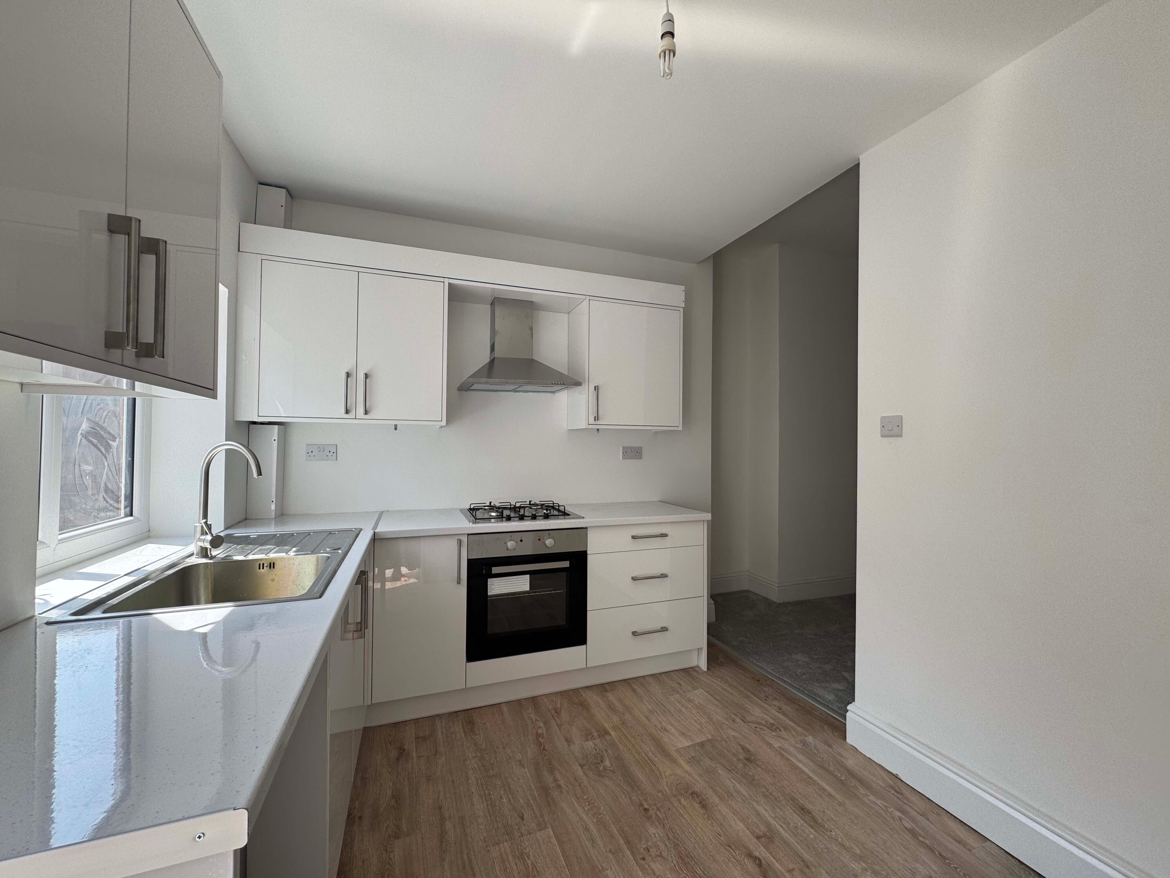 Flat Endsleigh Gardens in Leigh