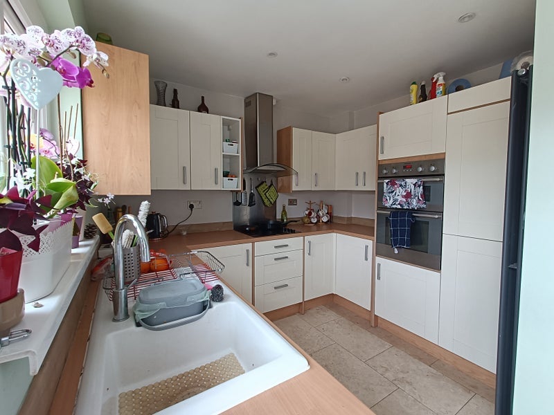 Room Ringwood Crescent in Bristol