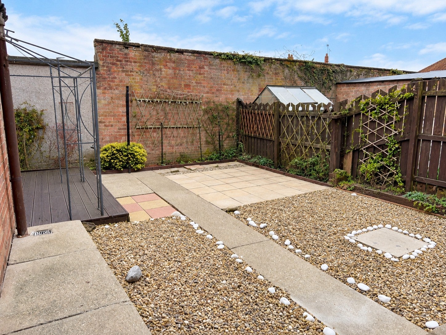 House Bickerton Close in Hull