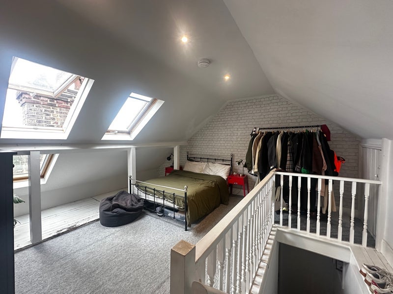Room Shrubbery Road in Greater London