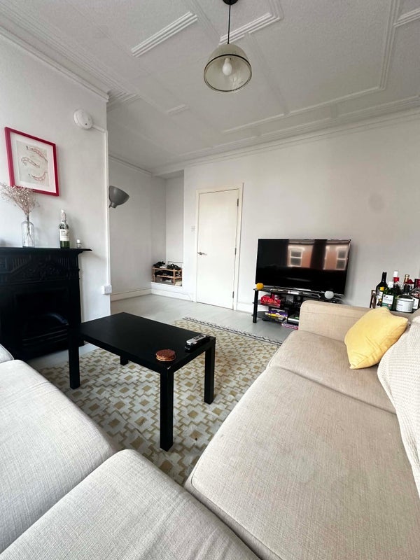 Room Shrubbery Road in Greater London
