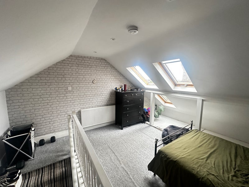 Room Shrubbery Road in Greater London