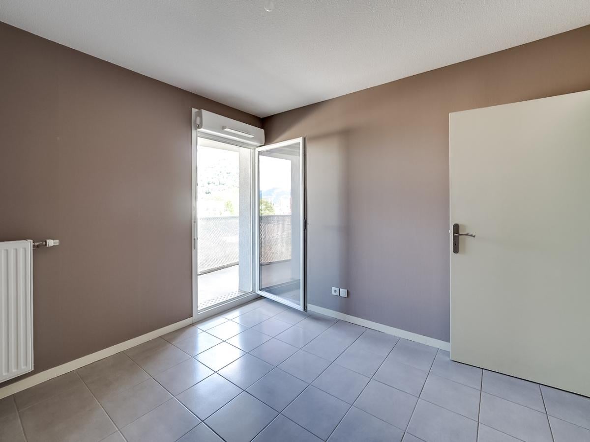Flat Rue Henry Duffourd in Grenoble